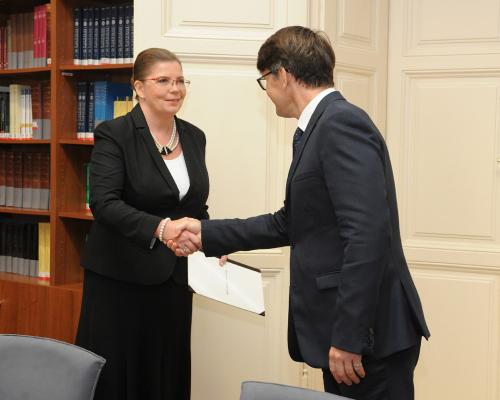 Minister kultúry Marek Maďarič dňa 1. októbra 2015 na základe výsledkov výberového konania menoval Silviu Stasselovú do funkcie generálnej riaditeľky Univerzitnej knižnice v Bratislave.