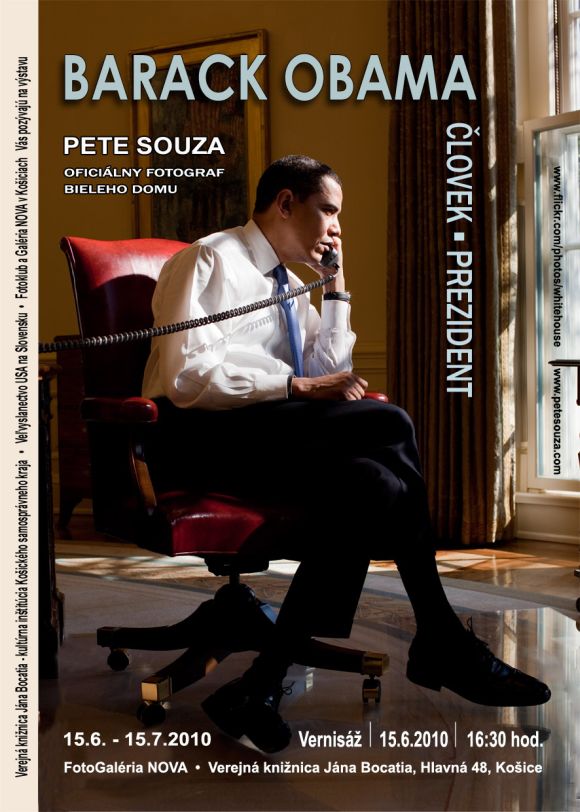 Pozvánka do Verejnej knižnice Jána Bocatia – Fotogalérie NOVA na vernisáž výstavy oficiálneho fotografa Bieleho domu, 15. 6. 2010. Výstava potrvá do 15. 7. 2010